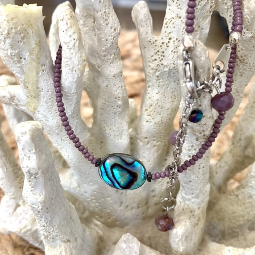 Mother of Pearl & Mauve Beaded Necklace - Picture 4 of 4
